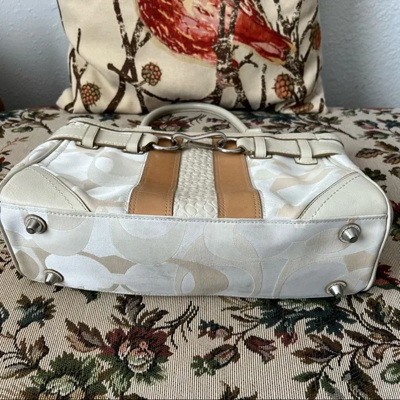 Coach beige off white signature print purse Hampton F13337 leather accents - Picture 3 of 9